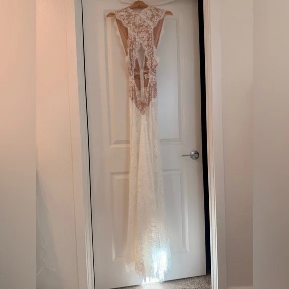 NWOT BRONX AND BANCO Naia Lace Gown in White Wedding Evening Gown - Picture 8 of 16